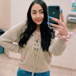 Meet your Posher, Avia